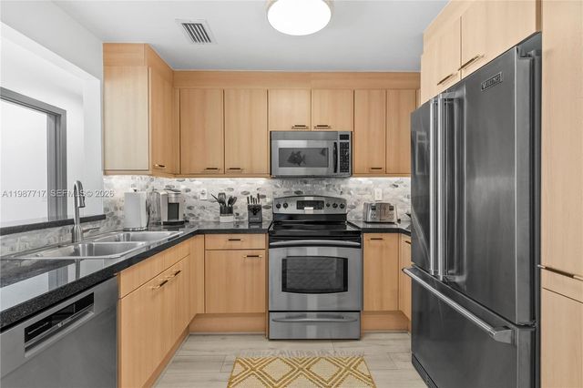 225 Collins Ave 5J, Miami Beach, FL 33139