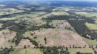 400 W Parker RD, Flatonia, TX 78941