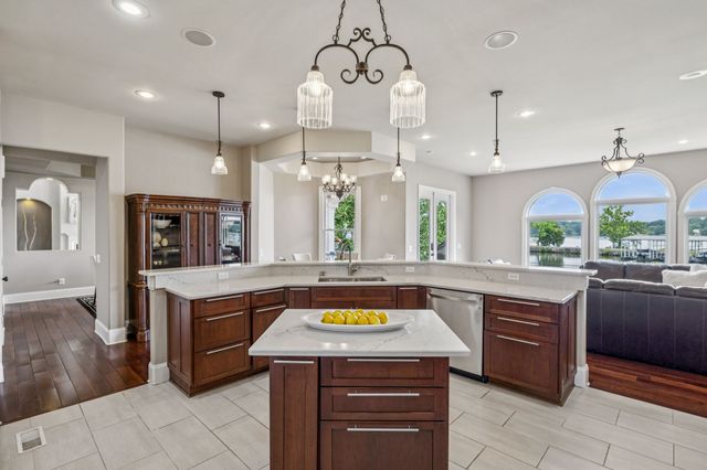 17 Harbor Cove Dr, Old Hickory, TN 37138