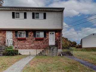 104 Woodland Drive APT A, Montville, CT 06382