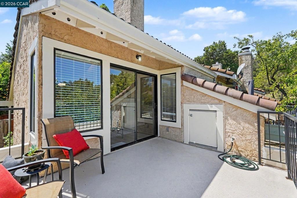 Image 19 of property listing at 2042 Lost Lake Pl, Martinez, CA 94553