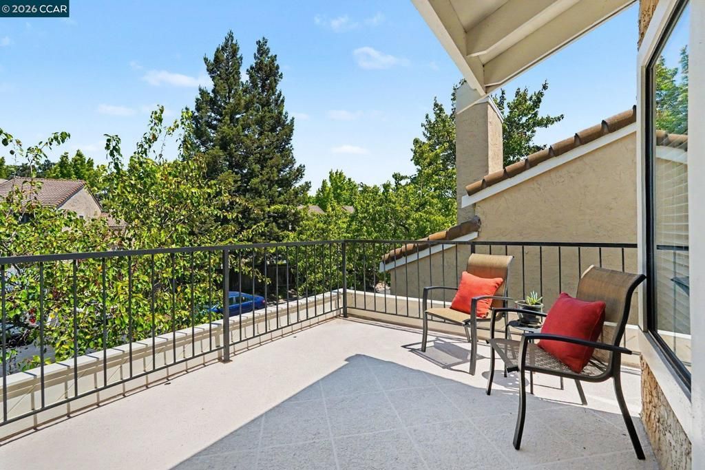 Image 20 of property listing at 2042 Lost Lake Pl, Martinez, CA 94553