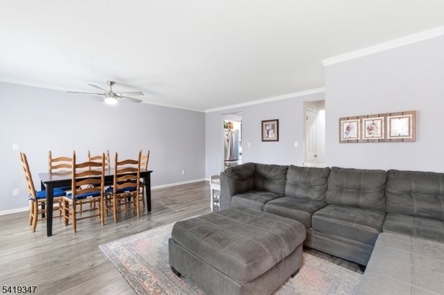 20 Pond Ct, Hillsborough Twp., NJ 08844