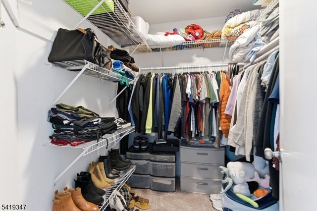 20 Pond Ct, Hillsborough Twp., NJ 08844