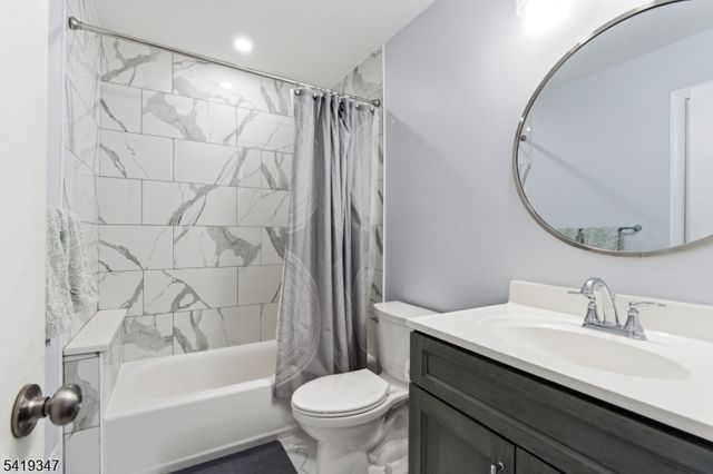 20 Pond Ct, Hillsborough Twp., NJ 08844