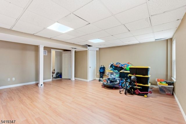 20 Pond Ct, Hillsborough Twp., NJ 08844