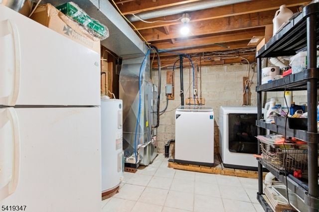 20 Pond Ct, Hillsborough Twp., NJ 08844