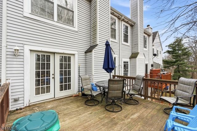 20 Pond Ct, Hillsborough Twp., NJ 08844