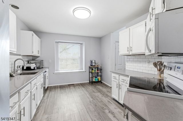 20 Pond Ct, Hillsborough Twp., NJ 08844