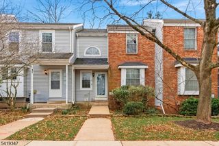 20 Pond Ct, Hillsborough Twp., NJ 08844