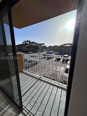 15630 SW 80th St I-203, Miami, FL 33193