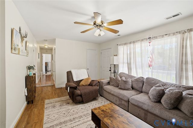 103 Five Oaks Ln, Ashland, VA 23005