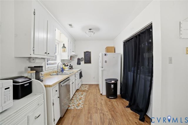 103 Five Oaks Ln, Ashland, VA 23005