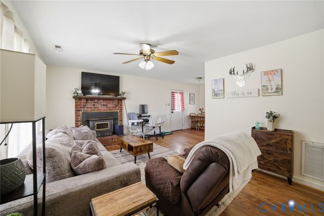103 Five Oaks Ln, Ashland, VA 23005