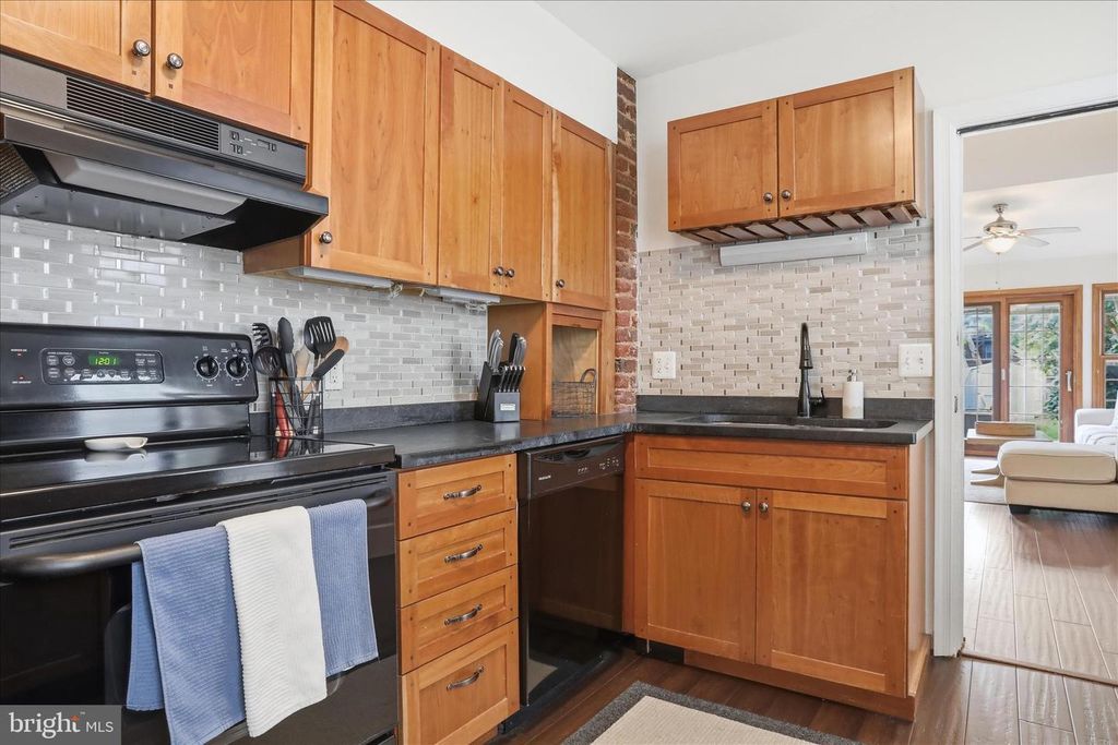 Image 10 of property listing at 724 N MARKET ST, Frederick, MD 21701