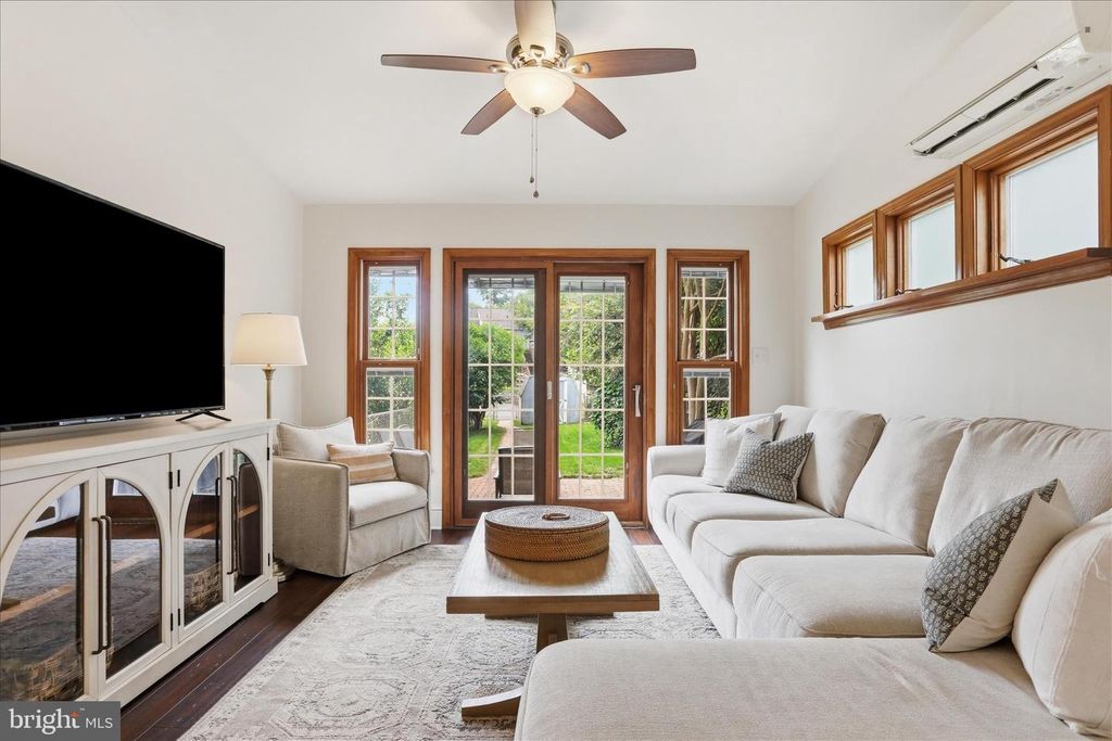 Image 12 of property listing at 724 N MARKET ST, Frederick, MD 21701