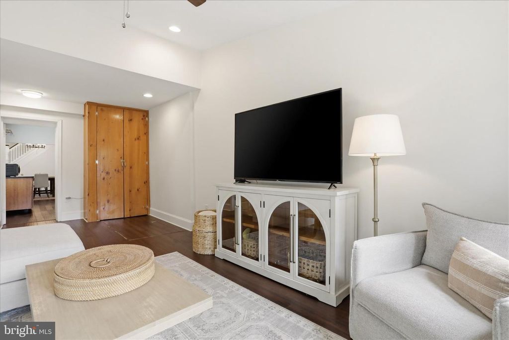 Image 14 of property listing at 724 N MARKET ST, Frederick, MD 21701