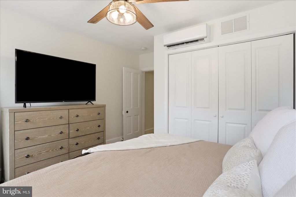 Image 18 of property listing at 724 N MARKET ST, Frederick, MD 21701