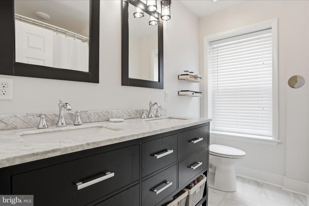 Image 19 of property listing at 724 N MARKET ST, Frederick, MD 21701
