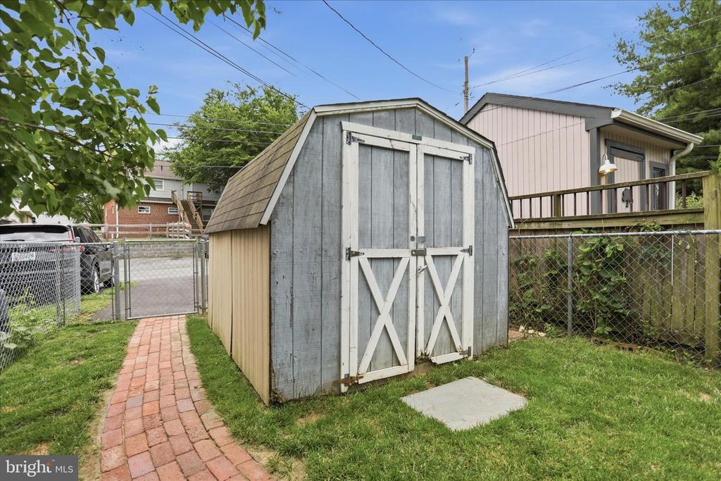 Image 30 of property listing at 724 N MARKET ST, Frederick, MD 21701
