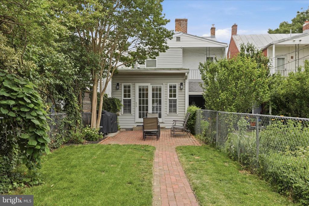 Image 32 of property listing at 724 N MARKET ST, Frederick, MD 21701