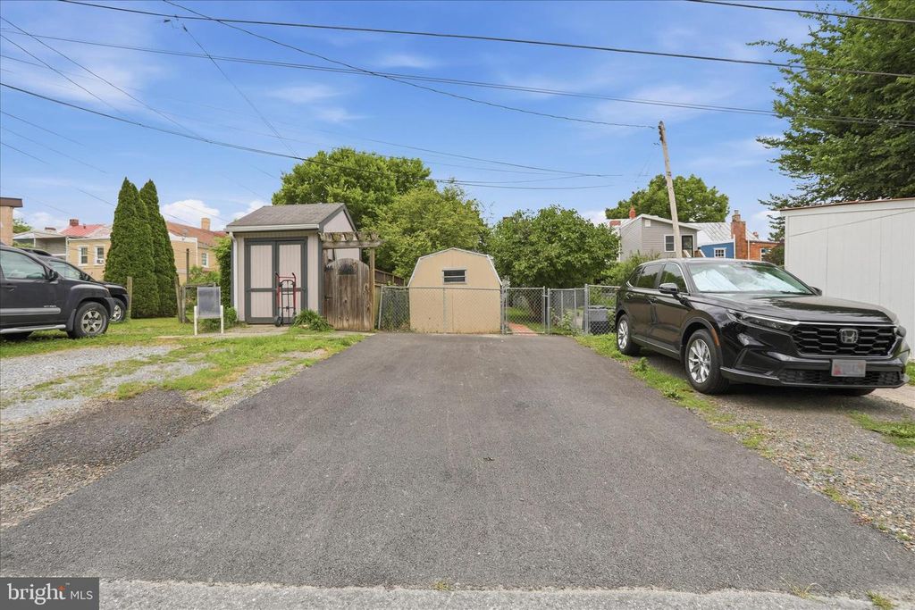 Image 34 of property listing at 724 N MARKET ST, Frederick, MD 21701