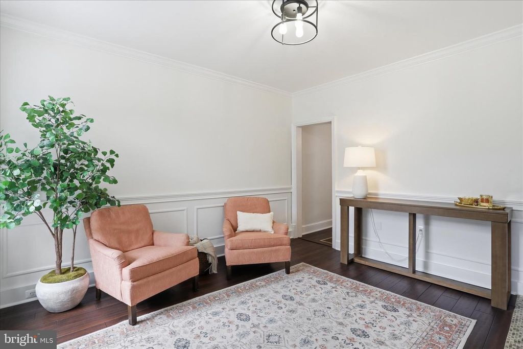 Image 5 of property listing at 724 N MARKET ST, Frederick, MD 21701