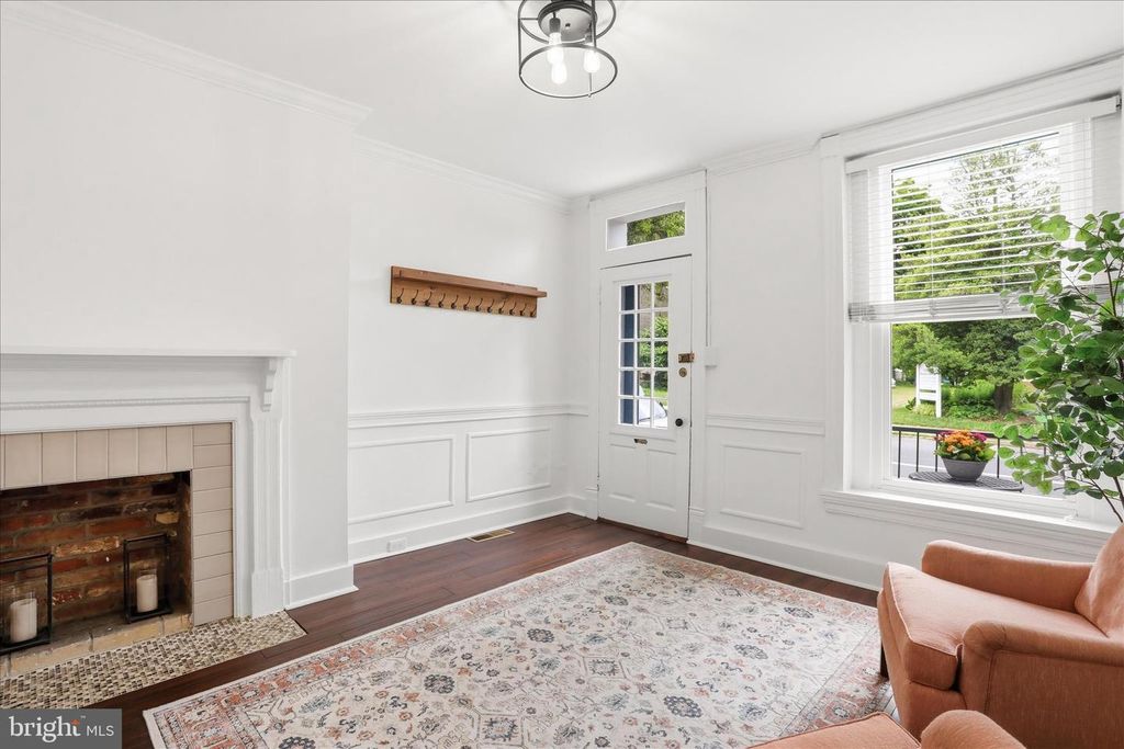 Image 6 of property listing at 724 N MARKET ST, Frederick, MD 21701
