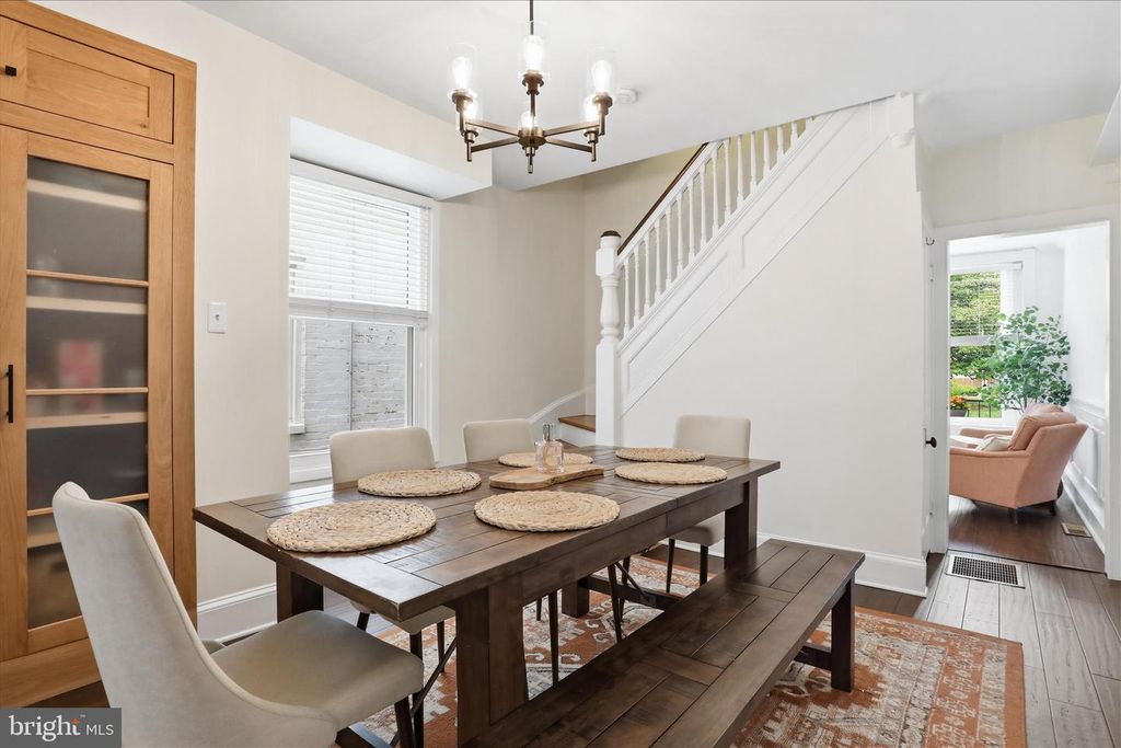 Image 7 of property listing at 724 N MARKET ST, Frederick, MD 21701