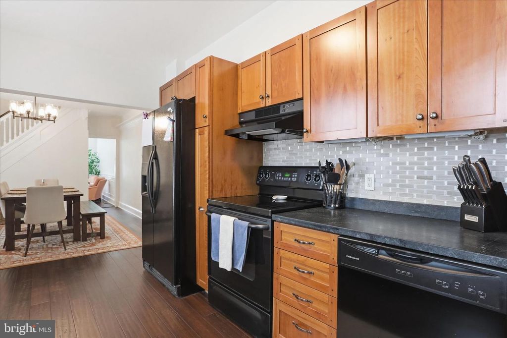 Image 9 of property listing at 724 N MARKET ST, Frederick, MD 21701