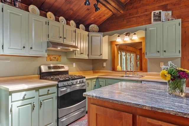 10 Old Shirley Rd, Harvard, MA 01451