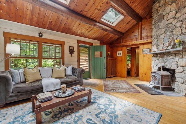 10 Old Shirley Rd, Harvard, MA 01451