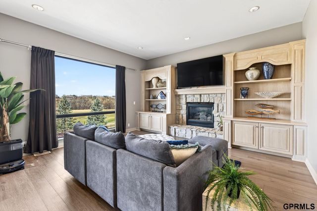 4302 N 195 Circle, Elkhorn, NE 68022