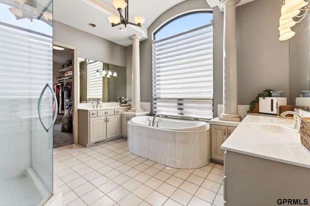 4302 N 195 Circle, Elkhorn, NE 68022