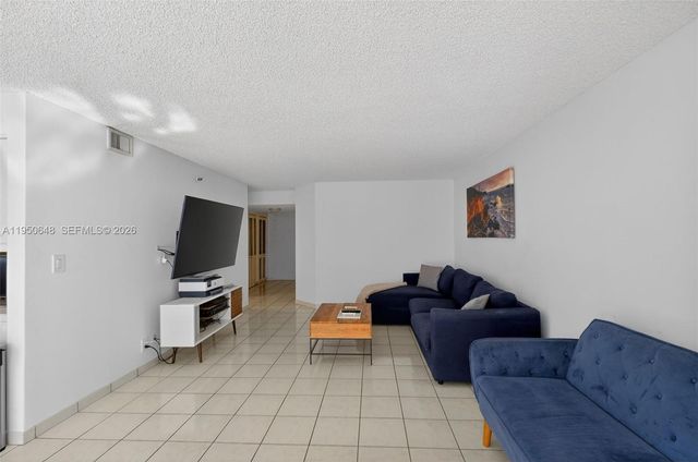 2401 Collins Ave 1103, Miami Beach, FL 33140