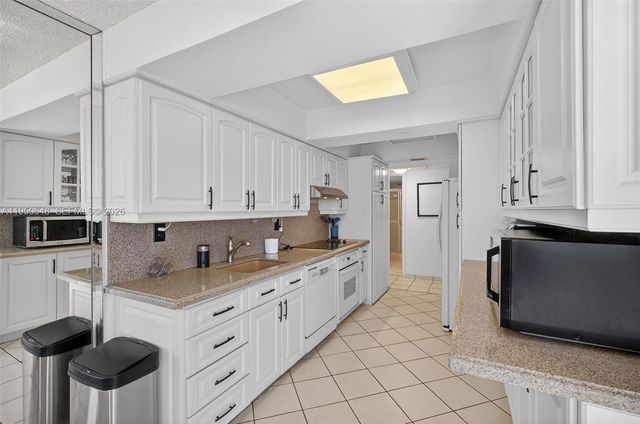 2401 Collins Ave 1103, Miami Beach, FL 33140