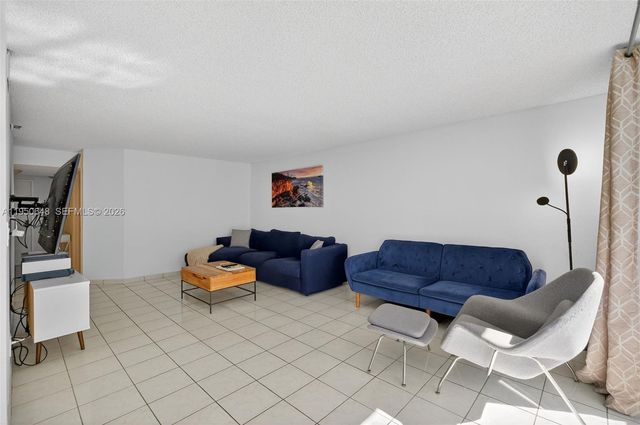 2401 Collins Ave 1103, Miami Beach, FL 33140