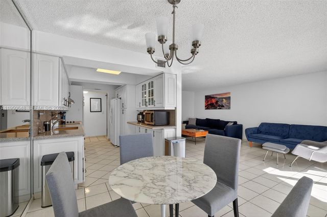 2401 Collins Ave 1103, Miami Beach, FL 33140