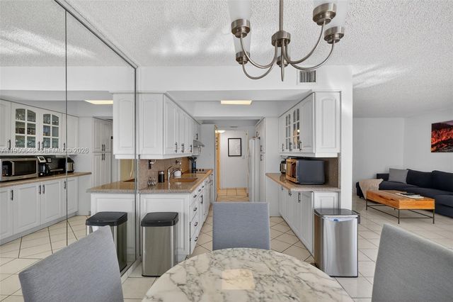 2401 Collins Ave 1103, Miami Beach, FL 33140