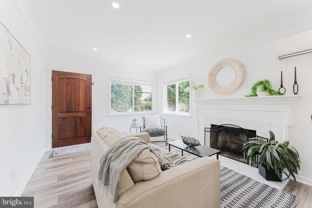 3269 ANNANDALE RD, Falls Church, VA 22042