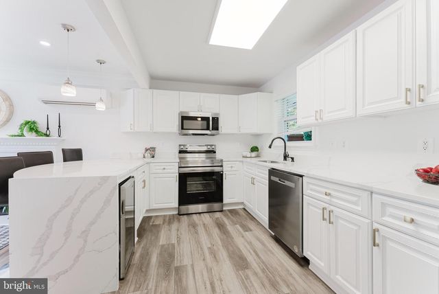 3269 ANNANDALE RD, Falls Church, VA 22042