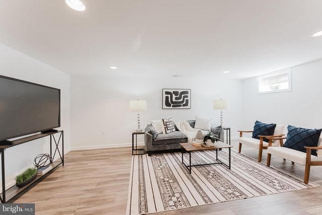 3269 ANNANDALE RD, Falls Church, VA 22042