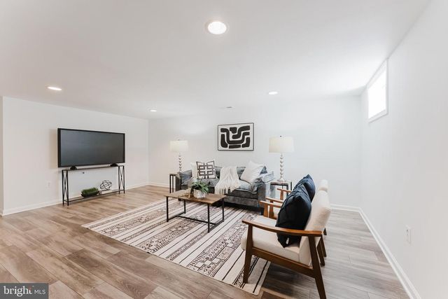 3269 ANNANDALE RD, Falls Church, VA 22042
