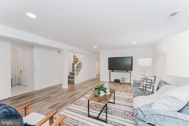 3269 ANNANDALE RD, Falls Church, VA 22042