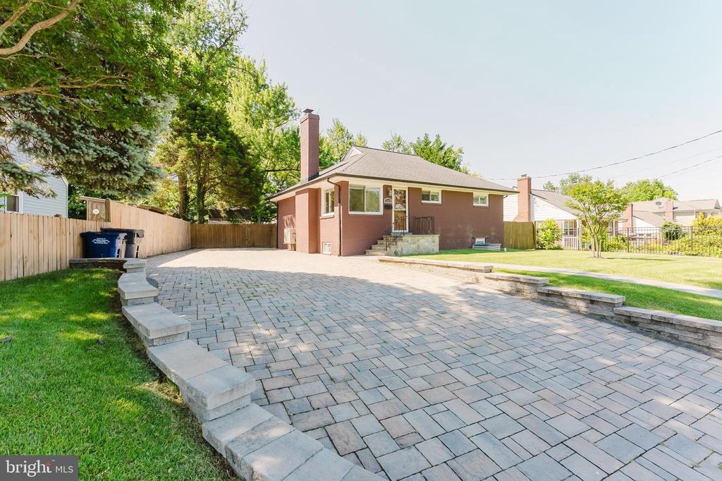 3269 ANNANDALE RD, Falls Church, VA 22042