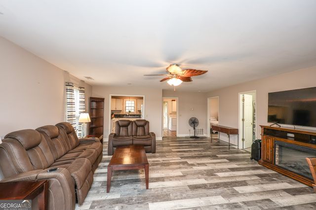 615 Fischer Road, Sharpsburg, GA 30277
