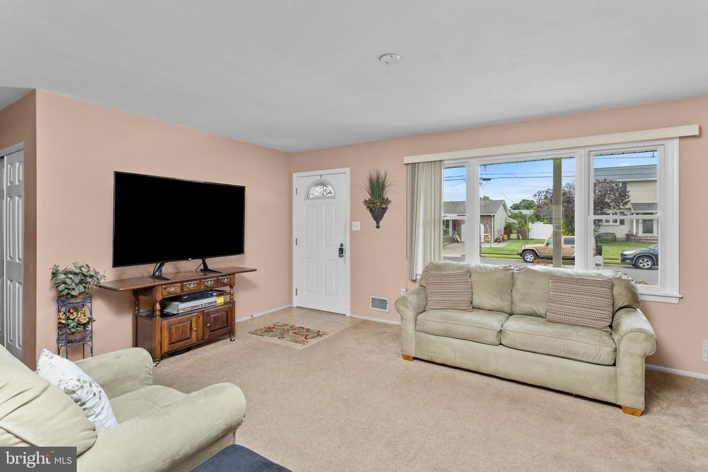 28 DAN RD, HAMILTON, NJ 08620 — photo 4