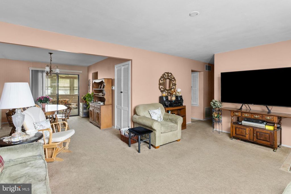 28 DAN RD, HAMILTON, NJ 08620 — photo 5