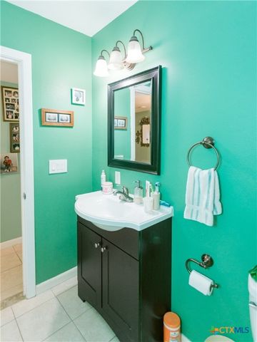 1404 E Warren Avenue, Victoria, TX 77901