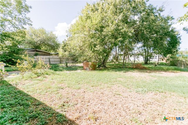 1404 E Warren Avenue, Victoria, TX 77901